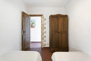 1 bedroom, free WiFi, bed sheets