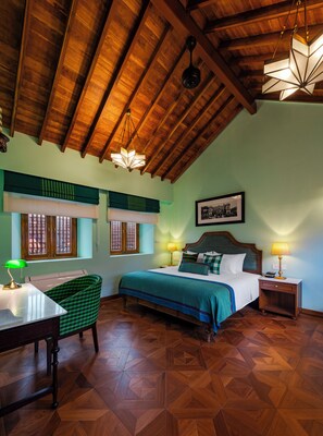 Luxury Courtyard View Room