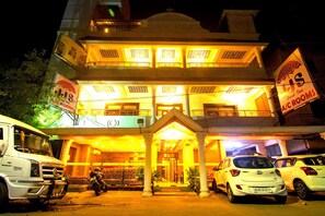 Front of property - JJS PARK INN (Chennai)