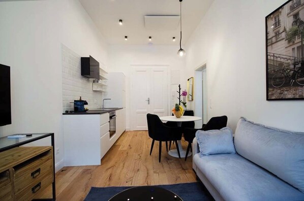 Apartment, 1 Bedroom, Non Smoking | Living area