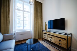 Television - Charming Apartments Near City Centre (Vienna)