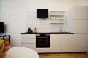 Apartment, 1 Bedroom, Non Smoking | Private kitchen