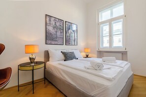 In-room safe, individually decorated, iron/ironing board - Charming Apartments Near City Centre (Vienna)