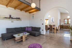 TV - Villa Linden Tree in Pula (Pula)