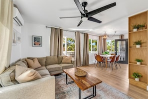 TV - Royal Point Modern Hale (Kailua Kona)