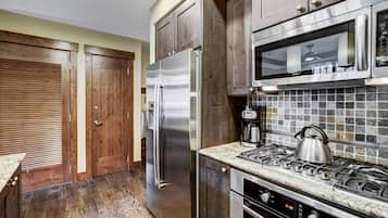 Condo, 1 habitación | Cocina privada | Refrigerador, horno, cafetera y tetera y tostadora