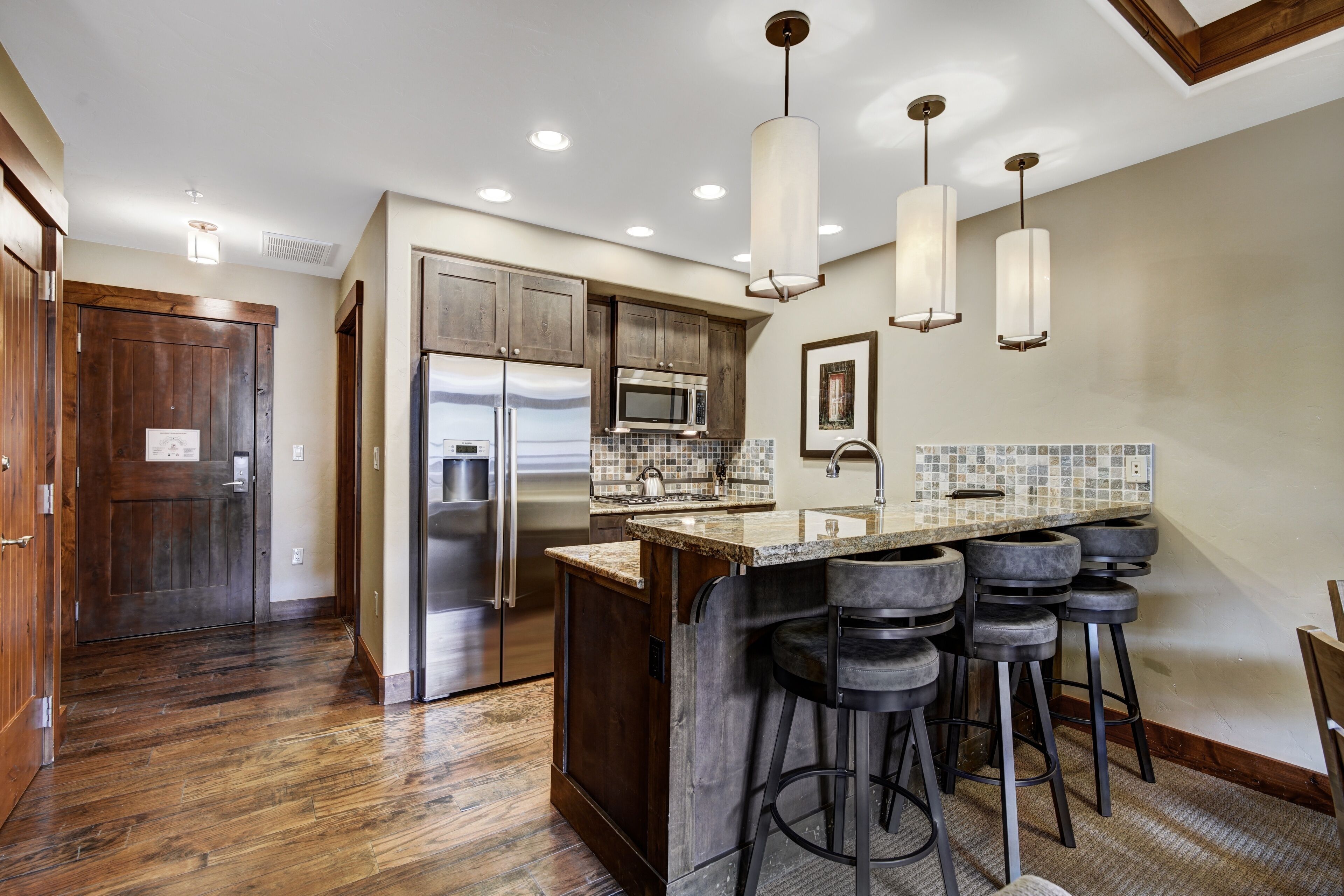 Refrigerador, horno, cafetera/tetera, tostadora