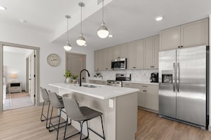 Fridge, oven, coffee/tea maker, toaster - Casa Relaxo 2 Bedroom Condo (Hurricane)