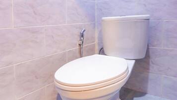 Shower, free toiletries, towels, soap
