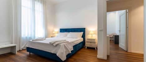 Apartamento básico | 2 dormitorios, wifi gratis, mobiliario individual