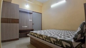 Schallisolierte Zimmer, kostenloses WLAN, Bettwäsche