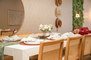 Dining - 4bd/4bath w/ Community Pool & Beach Volleyball - 6mins to Kyle Field (College Station)