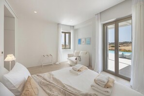 4 bedrooms, individually furnished, desk, laptop workspace - Luxurious Villa Ioli Paros (Paros)