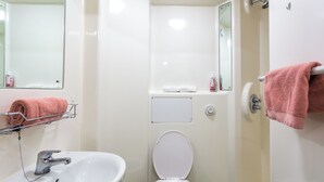 A bathroom with a sink, toilet, and shower. - Student Only Pittodrie Street (Aberdeen)