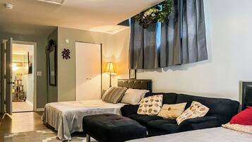 4 bedrooms, iron/ironing board