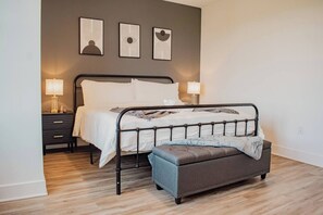 1 dormitorio, tabla de planchar con plancha, cuna de viaje y wifi