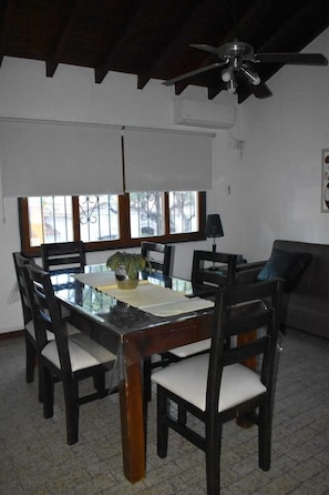 55-inch Smart TV with digital channels, Netflix, DVD player - Cosmo Mendoza Suites (Mendoza)