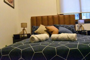 In-room safe, blackout drapes, iron/ironing board, free WiFi - Cosmo Mendoza Suites (Mendoza)