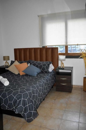 In-room safe, blackout drapes, iron/ironing board, free WiFi - Cosmo Mendoza Suites (Mendoza)