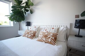 4 bedrooms, WiFi, bed sheets