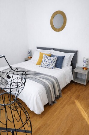 2 bedrooms, in-room safe, desk, iron/ironing board