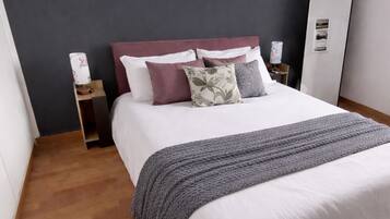 2 bedrooms, in-room safe, desk, iron/ironing board