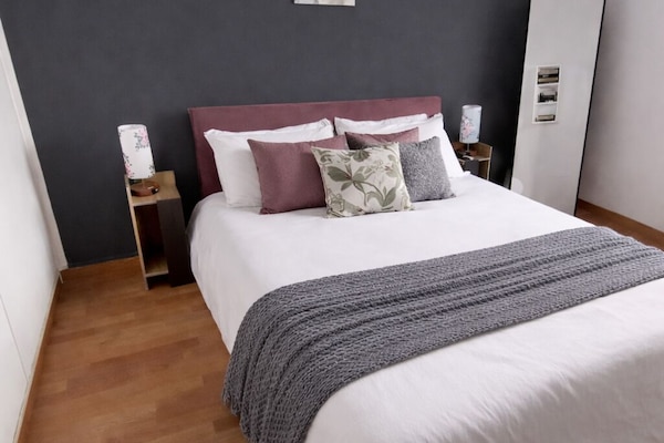 2 bedrooms, in-room safe, desk, iron/ironing board