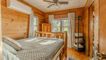 2 chambres, bureau, fer et planche Ă repasser, lit parapluie