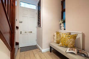 Private kitchen - Spacious 2BR House by Madame Tussauds (London)