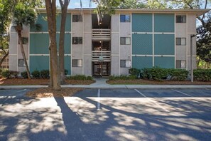 Exterior - Walk to Beach! Chic Villa w/ Pool on Hilton Head (Hilton Head Island)
