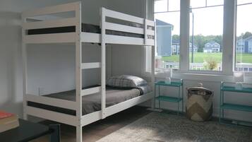 3 quartos, ferros/tábuas de passar roupa, Wi-Fi, roupa de cama