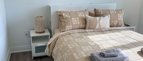3 bedrooms, iron/ironing board, WiFi, bed sheets