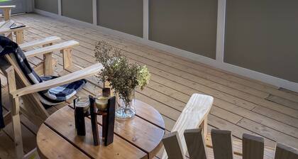 Spacious 3 Bdrm Retreat | Muskoka Room & Fireplace