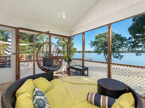 Cozy Winter Escape for Families - Hot Tub, Fire Pit & Game Room