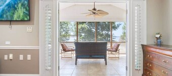 4.2-Acre Lakefront– Game Room，Hot Tub & Private Dock !