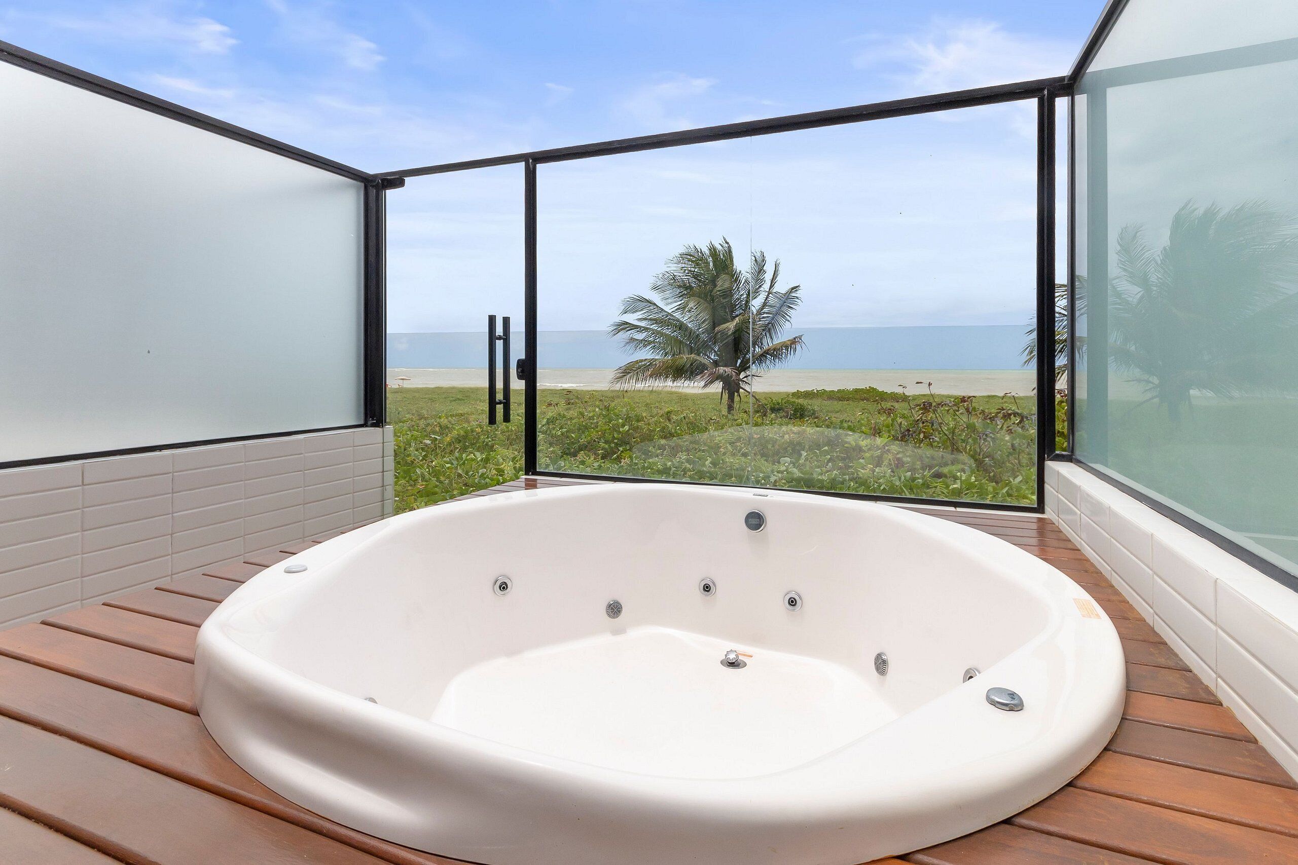 Indoor spa tub