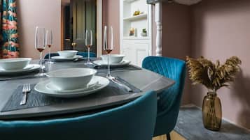 Luxury Apartment, 2 Bedrooms, Kitchen | Dining room