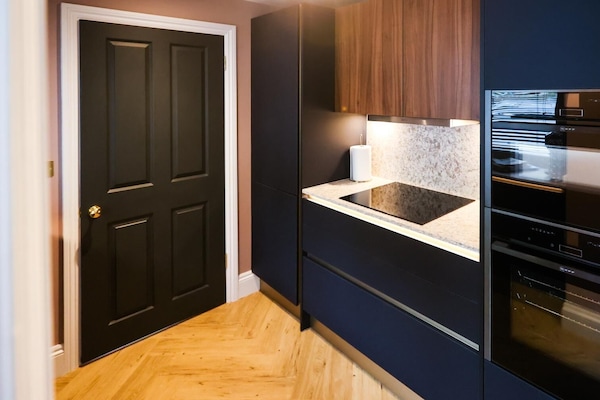 Apartamento superluxo, 2 quartos, cozinha | Cozinha privada | Máquina de café expresso, cafeteira/chaleira, chaleira elétrica