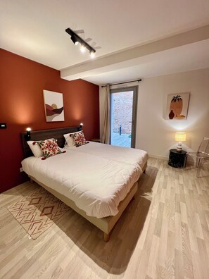 2 bedrooms, iron/ironing board, WiFi, bed sheets