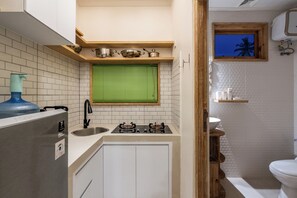 Apartment, 1 Queen Bed, Kitchen | Private kitchen | Fridge, stovetop, cookware/dishes/utensils - Aura Apartments Ubud (Ubud)
