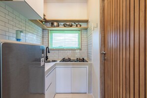 Appartement, 1 grand lit, cuisine | Cuisine privée | Réfrigérateur, plaque de cuisson