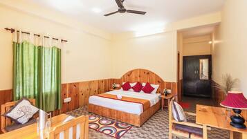 Superior tweepersoonskamer, 1 slaapkamer, balkon, uitzicht op bergen | Lakens van Egyptisch katoen, luxe beddengoed