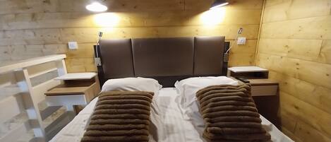 1 Schlafzimmer, BĂŒgeleisen/BĂŒgelbrett, Internetzugang, BettwĂ€sche