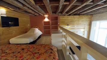 1 chambre, fer et planche à repasser, accès Internet, draps fournis