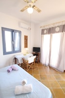 House | 1 bedroom, desk, Internet