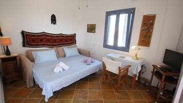 Apartment | 1 bedroom, desk, Internet