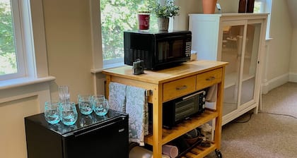 The Loft is a large beautiful apartment.2 miles from Davidson/4 from Mooresville