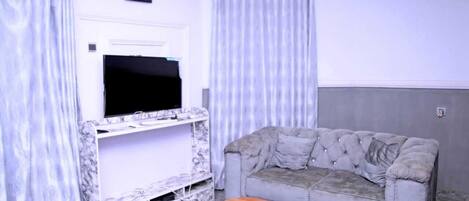 Room | Living area | Flat-screen TV