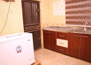 Private kitchen - 3As SERVICE APARTMENT (Lagos)