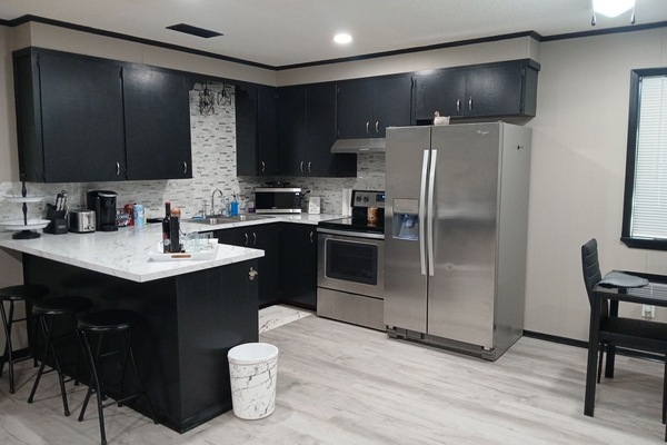 Kjøleskap, mikrobølgeovn, ovn og kokeplater